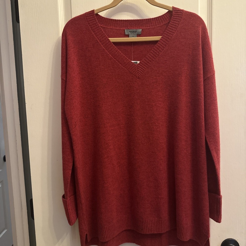 PREMISE 100% CASHMERE V NECK PULLOVER SWEATER in red NWT Medium cuffed sleeves